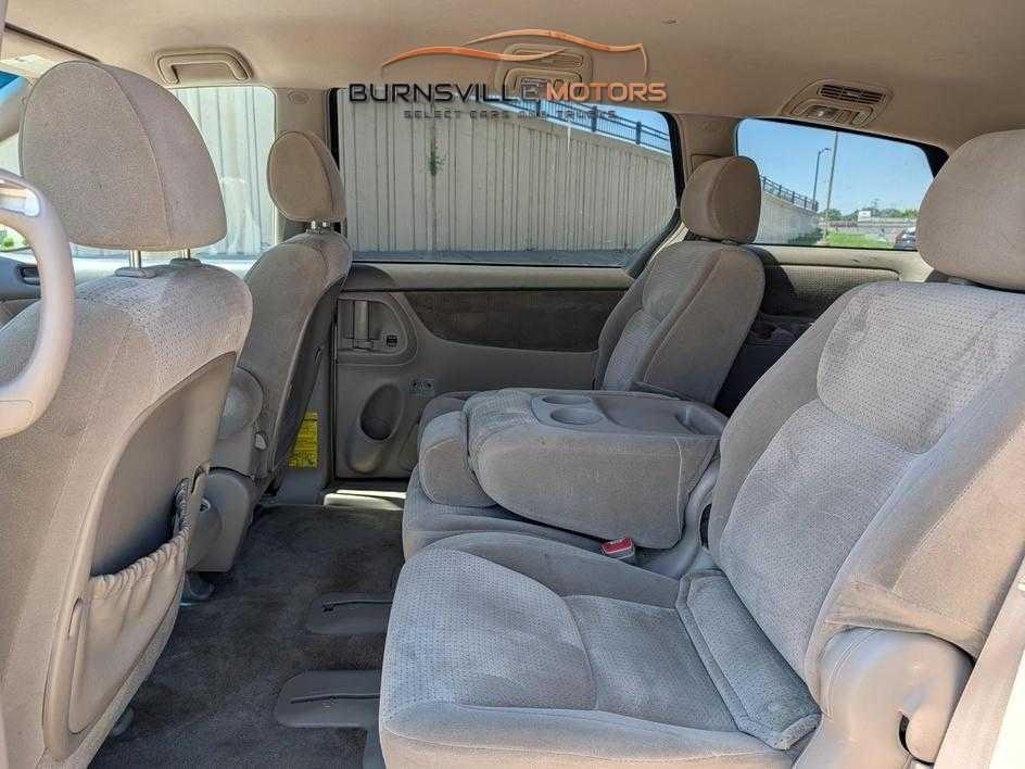 Toyota Sienna 5dr 7-Passenger Van CE FWD (Natl) 2007