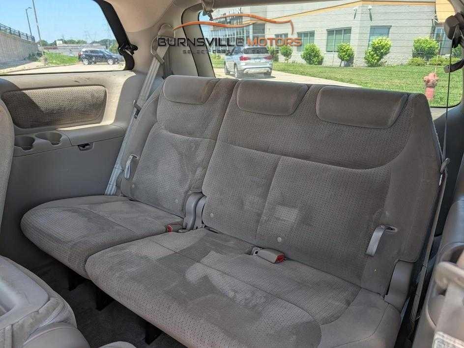 Toyota Sienna 5dr 7-Passenger Van CE FWD (Natl) 2007