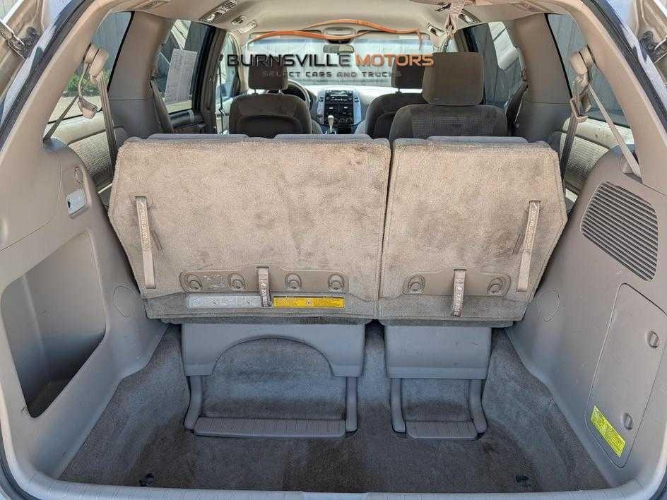Toyota Sienna 5dr 7-Passenger Van CE FWD (Natl) 2007