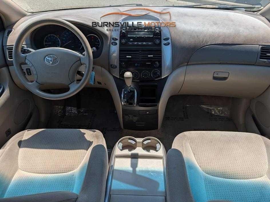 Toyota Sienna 5dr 7-Passenger Van CE FWD (Natl) 2007