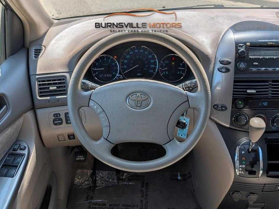 Toyota Sienna 5dr 7-Passenger Van CE FWD (Natl) 2007