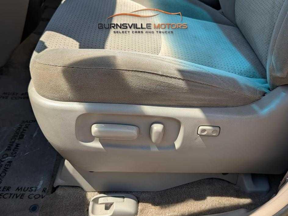 Toyota Sienna 5dr 7-Passenger Van CE FWD (Natl) 2007