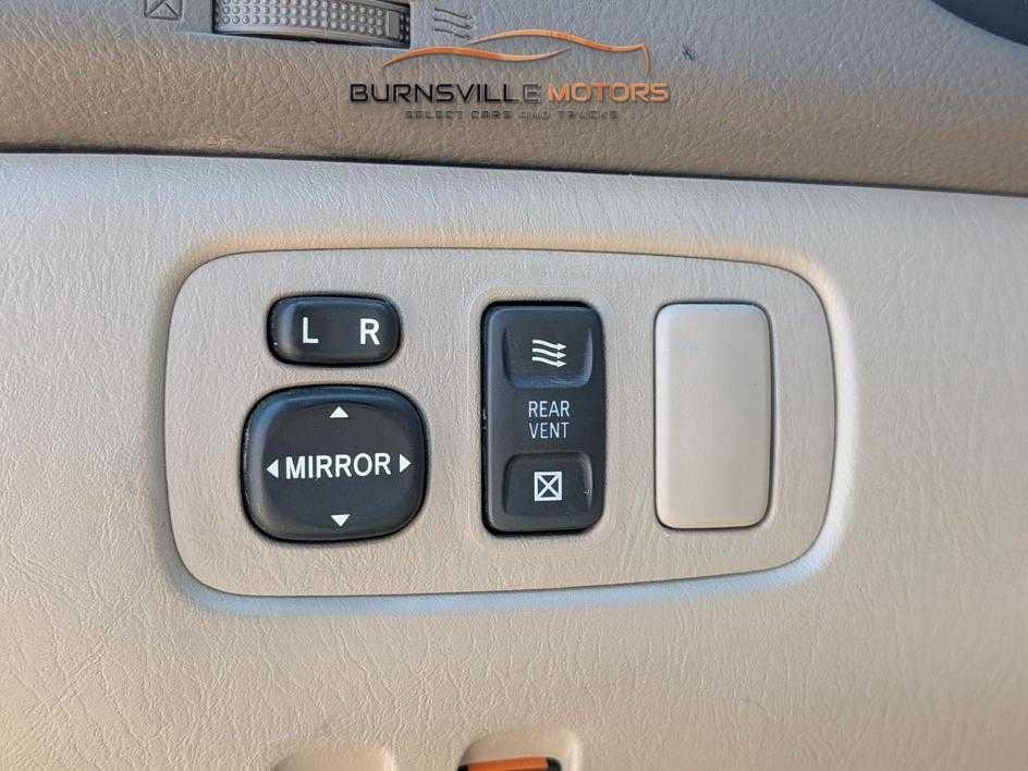 Toyota Sienna 5dr 7-Passenger Van CE FWD (Natl) 2007