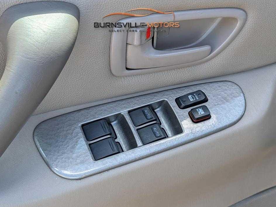 Toyota Sequoia 4dr Limited 4WD (Natl) 2005