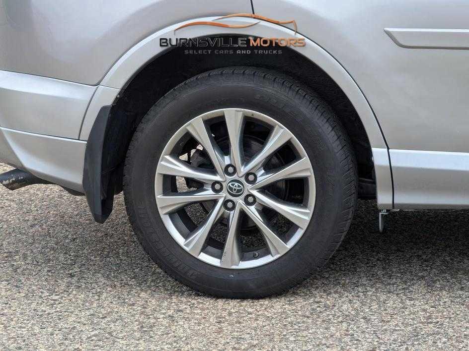 Toyota RAV4 Limited AWD (Natl) 2017