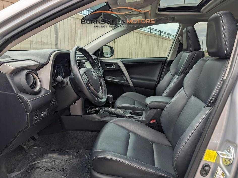 Toyota RAV4 Limited AWD (Natl) 2017
