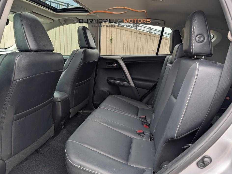 Toyota RAV4 Limited AWD (Natl) 2017