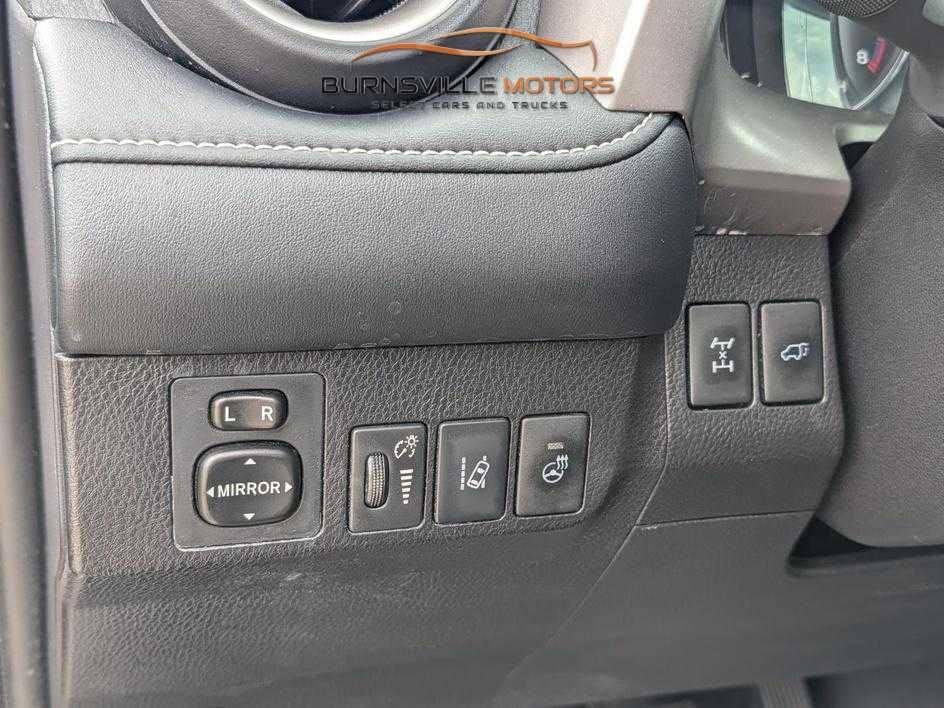 Toyota RAV4 Limited AWD (Natl) 2017