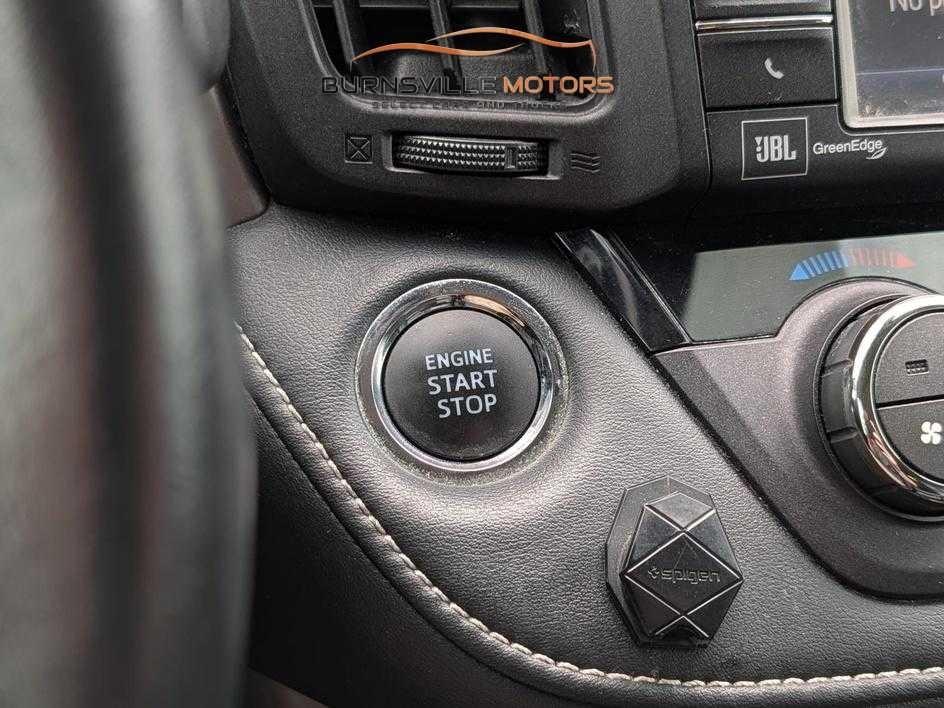 Toyota RAV4 Limited AWD (Natl) 2017