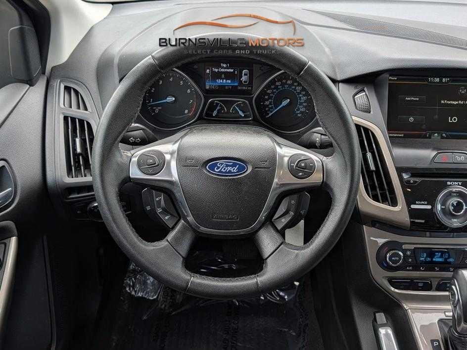Ford Focus 5dr HB SEL 2012
