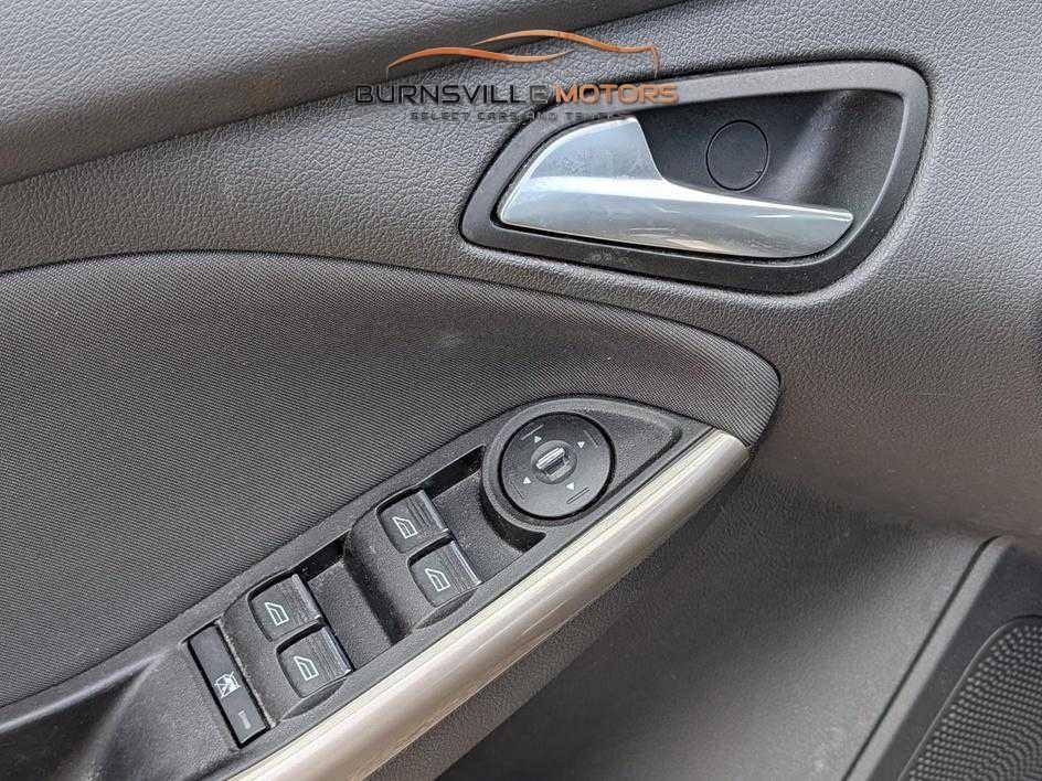 Ford Focus 5dr HB SEL 2012