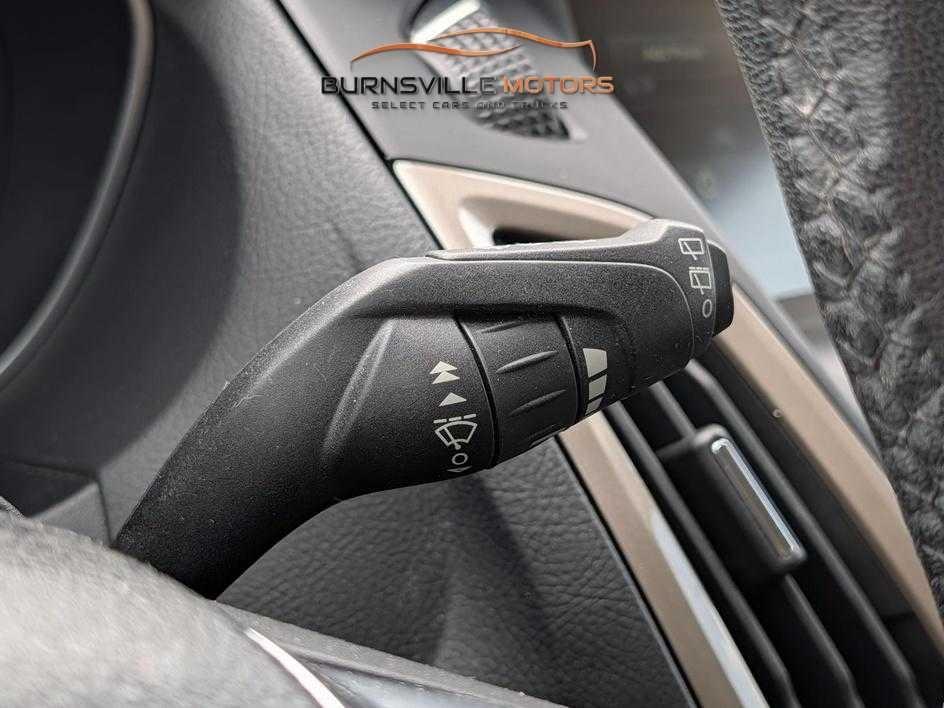 Ford Focus 5dr HB SEL 2012