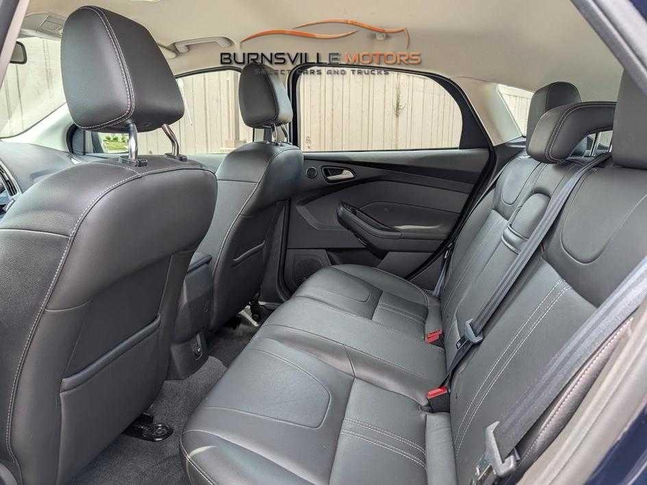Ford Focus 5dr HB SEL 2012