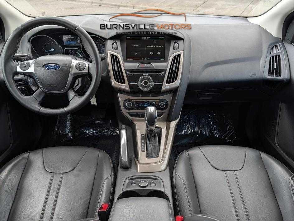 Ford Focus 5dr HB SEL 2012
