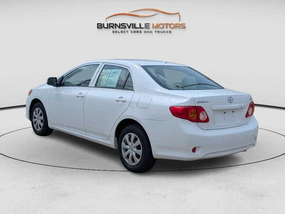 Toyota Corolla 4dr Sdn Man (Natl) 2010