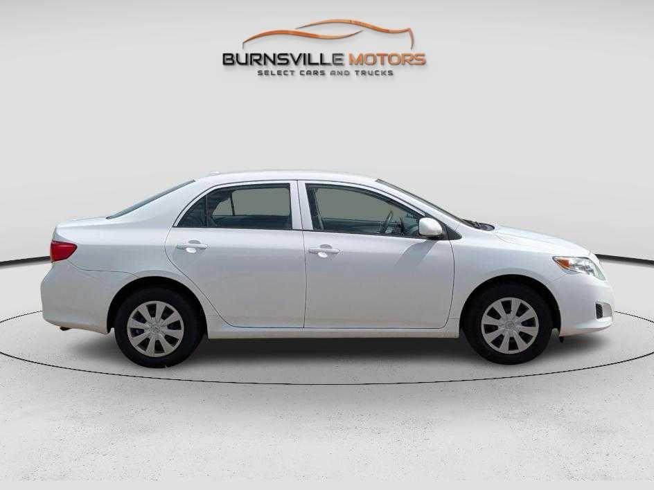 Toyota Corolla 4dr Sdn Man (Natl) 2010