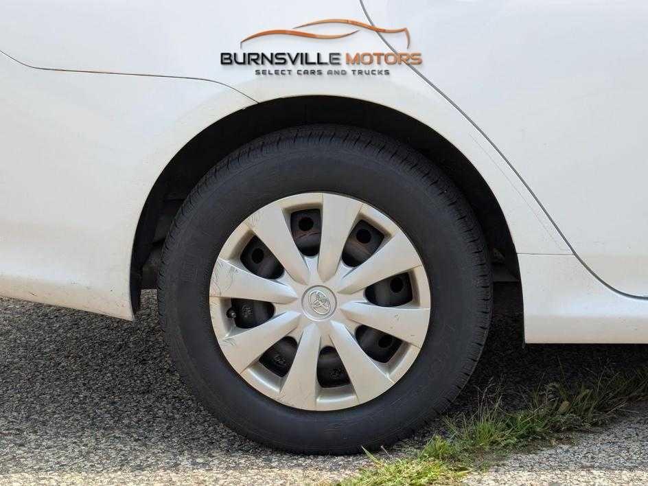 Toyota Corolla 4dr Sdn Man (Natl) 2010