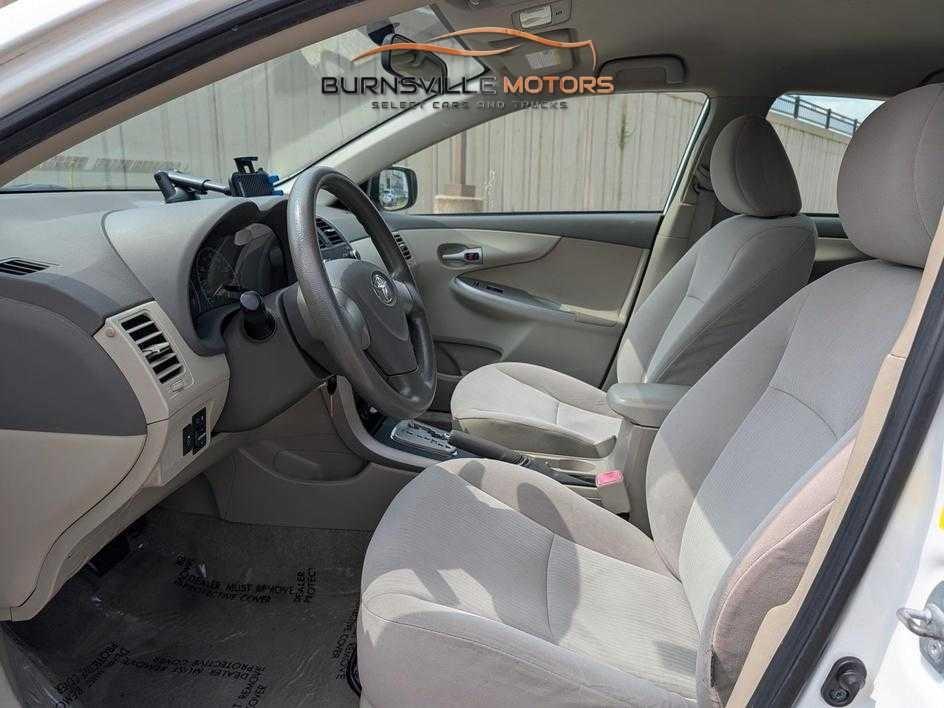 Toyota Corolla 4dr Sdn Man (Natl) 2010