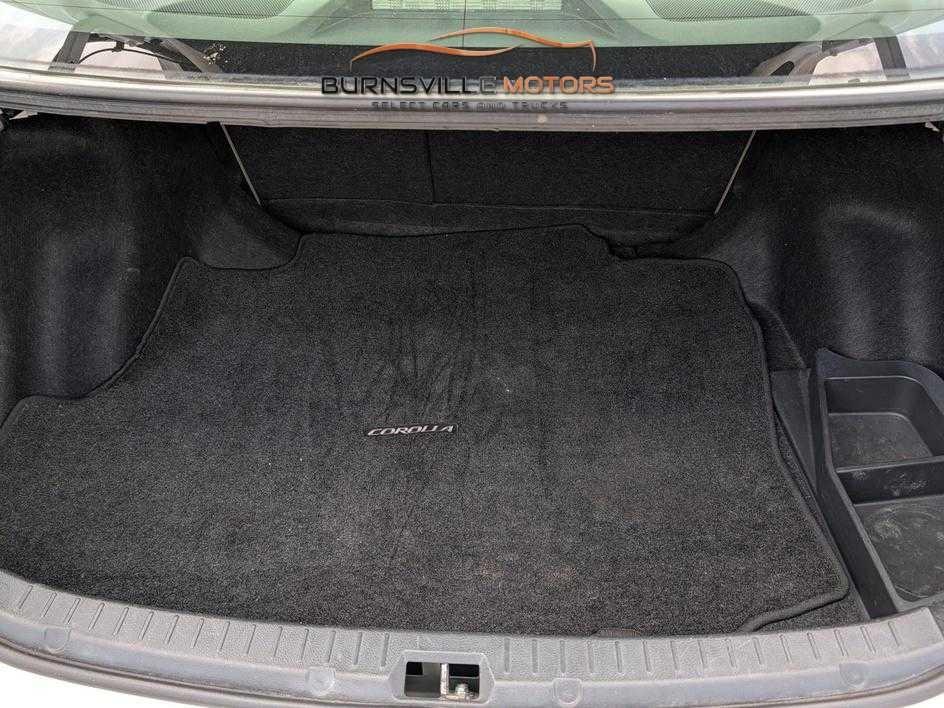 Toyota Corolla 4dr Sdn Man (Natl) 2010