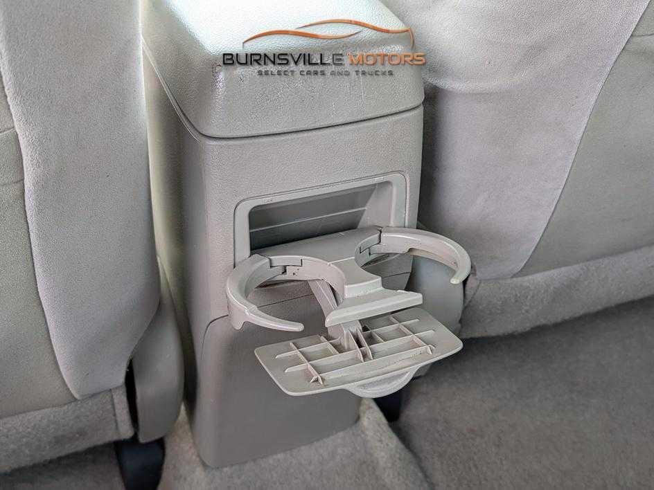 Toyota Corolla 4dr Sdn Man (Natl) 2010