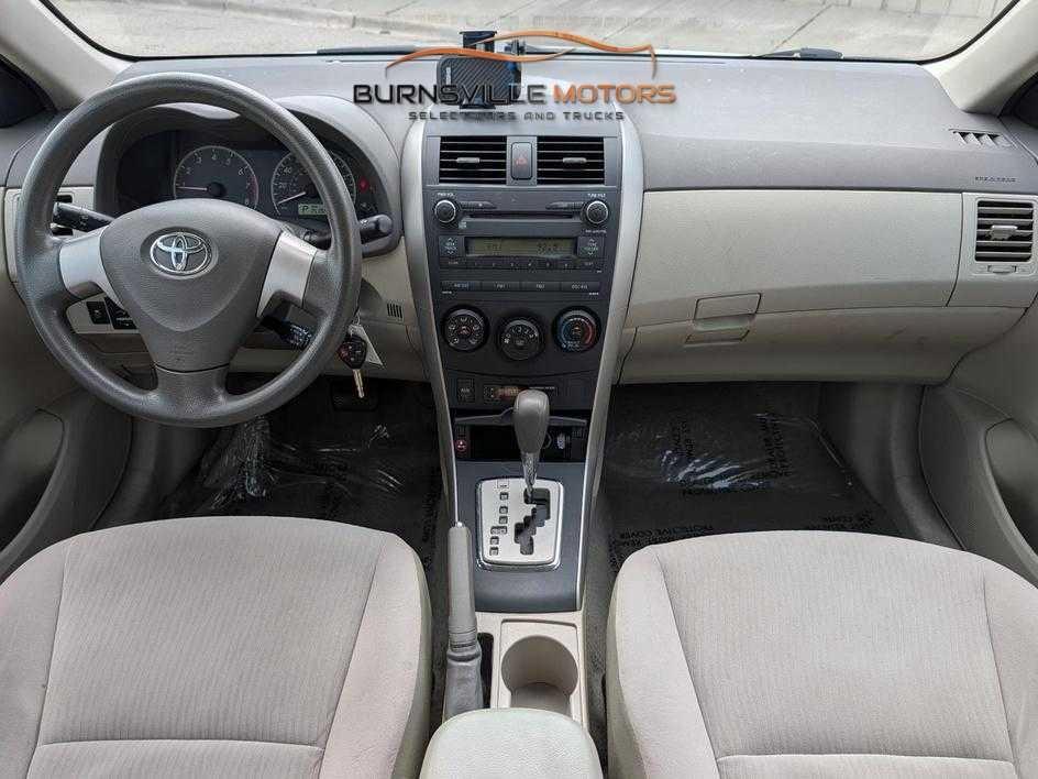 Toyota Corolla 4dr Sdn Man (Natl) 2010