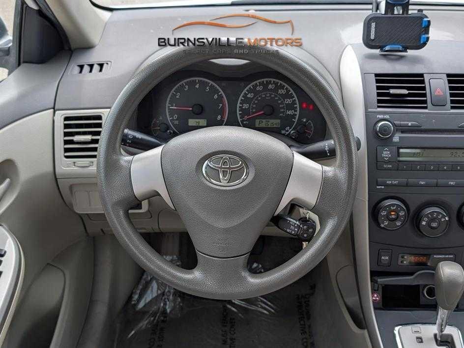 Toyota Corolla 4dr Sdn Man (Natl) 2010
