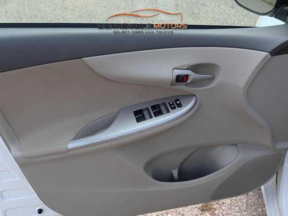 Toyota Corolla 4dr Sdn Man (Natl) 2010