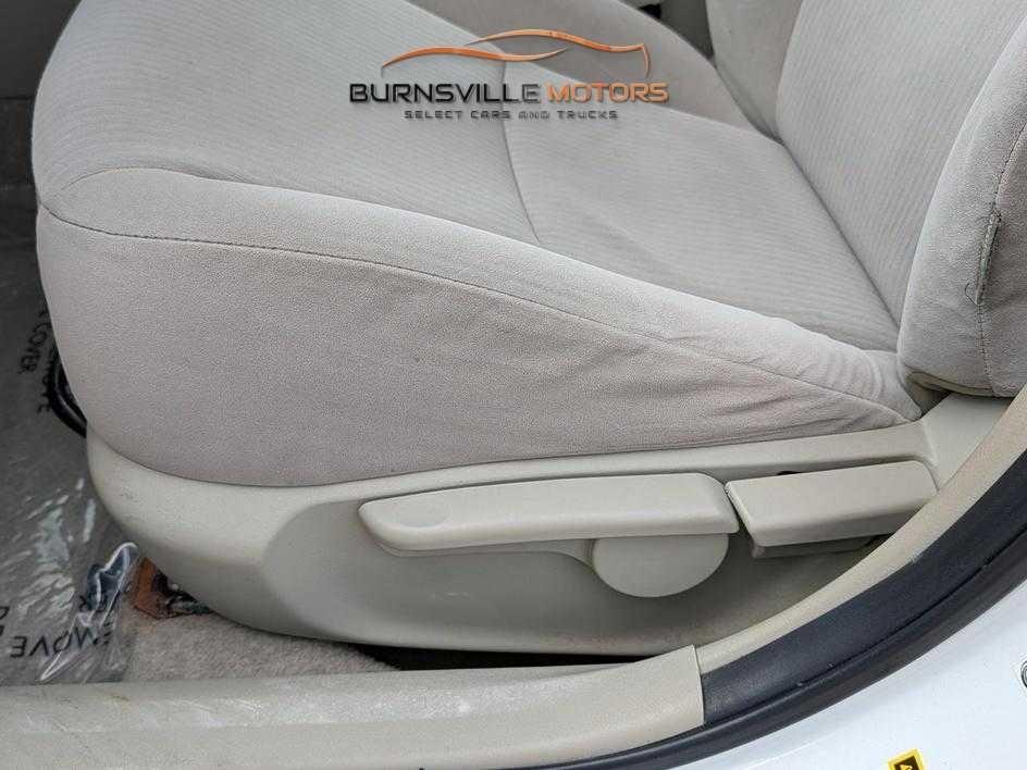 Toyota Corolla 4dr Sdn Man (Natl) 2010