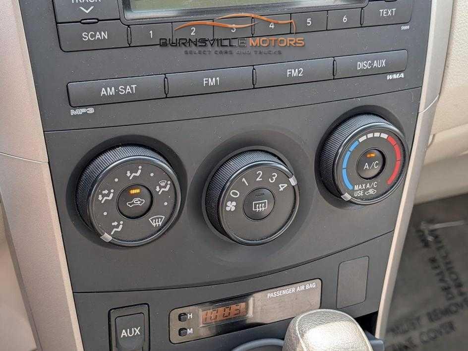 Toyota Corolla 4dr Sdn Man (Natl) 2010