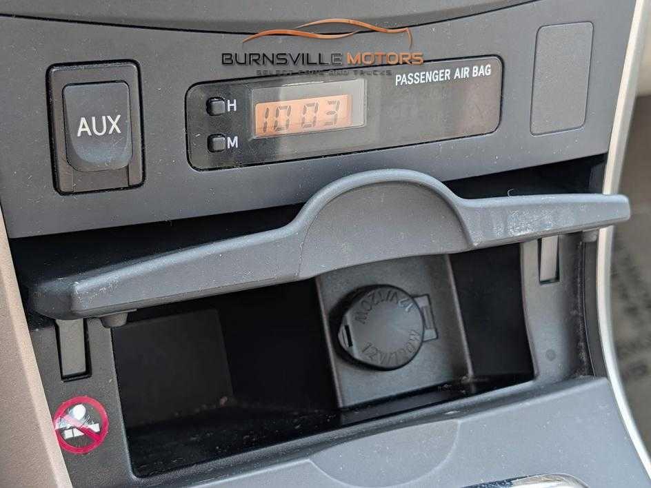 Toyota Corolla 4dr Sdn Man (Natl) 2010