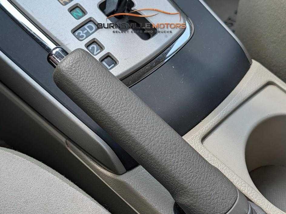 Toyota Corolla 4dr Sdn Man (Natl) 2010