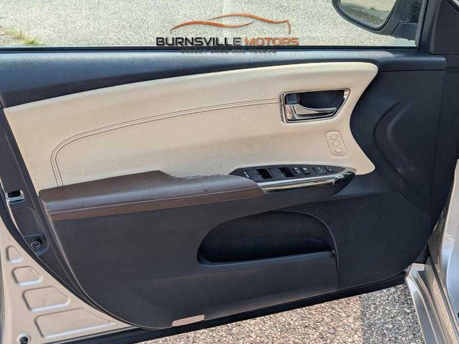 Toyota Avalon 4dr Sdn XLE Premium (Natl) 2014