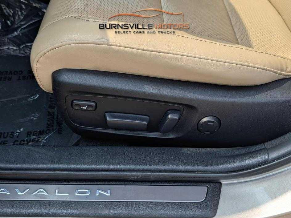 Toyota Avalon 4dr Sdn XLE Premium (Natl) 2014