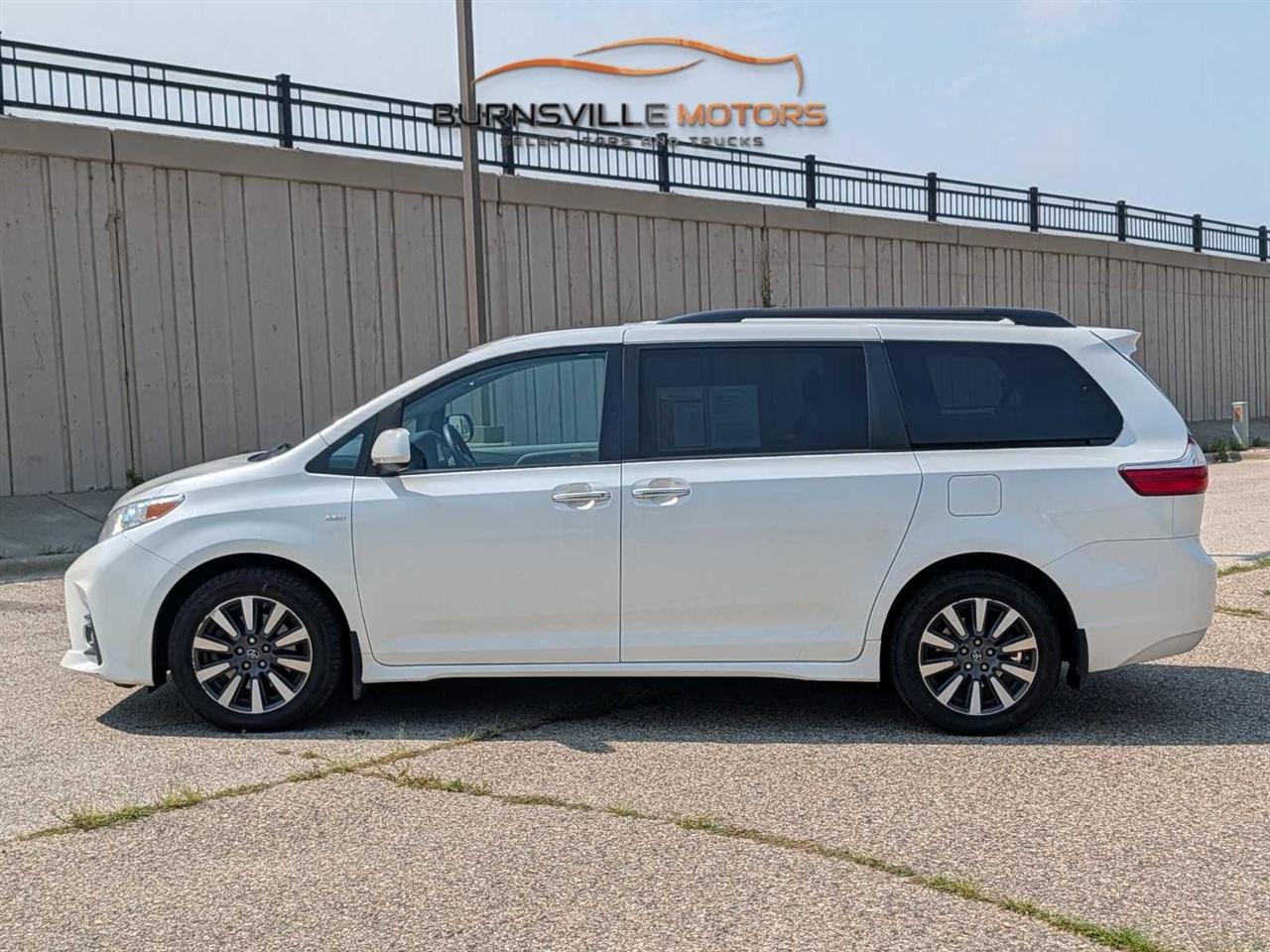 Toyota Sienna Limited Premium AWD 7-Passenger (Natl) 2018