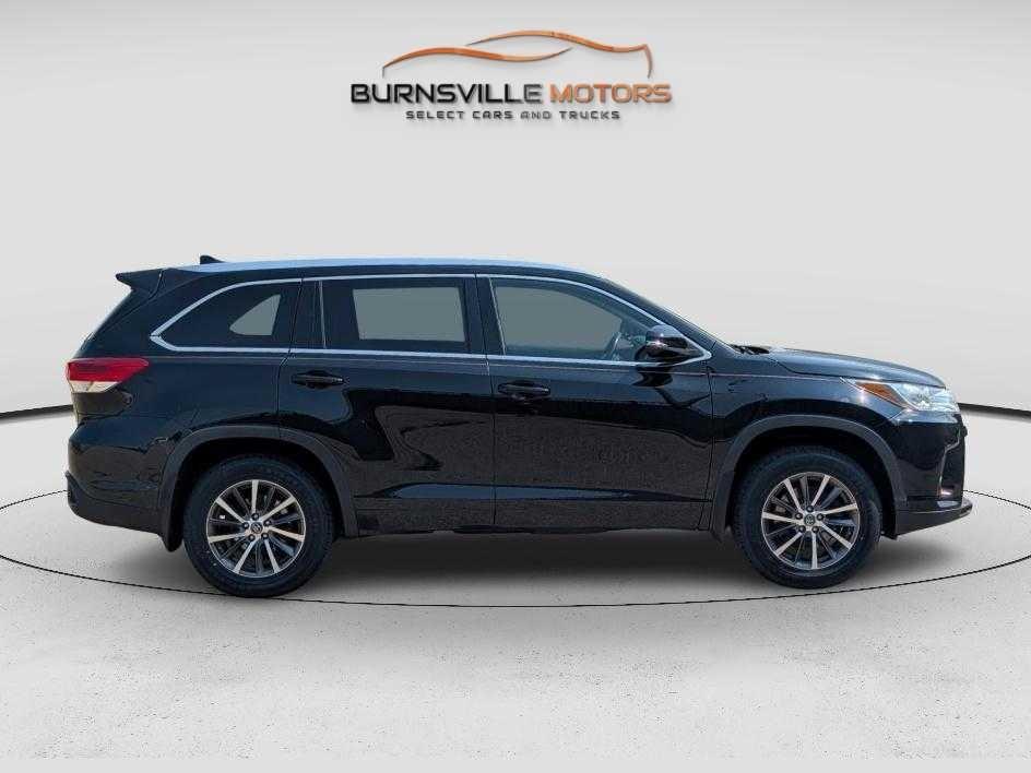 Toyota Highlander XLE V6 AWD (Natl) 2017
