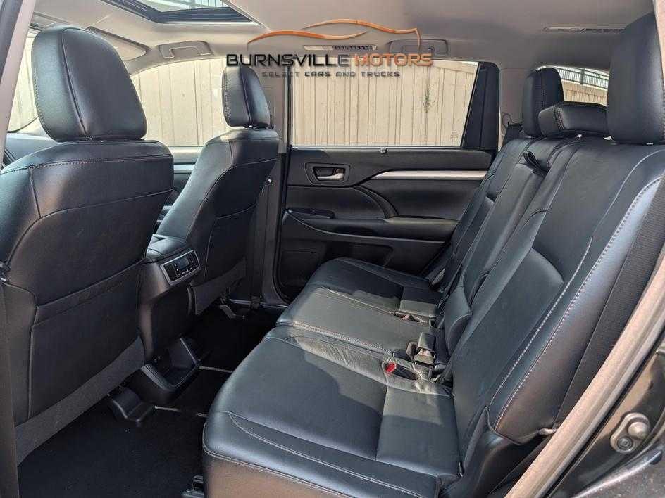 Toyota Highlander XLE V6 AWD (Natl) 2017
