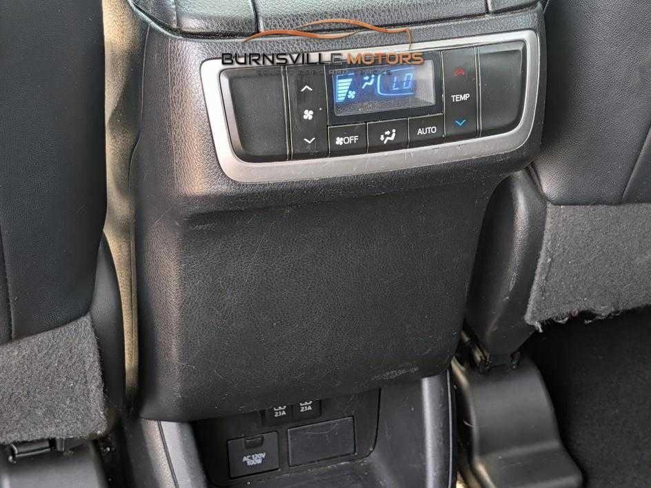 Toyota Highlander XLE V6 AWD (Natl) 2017
