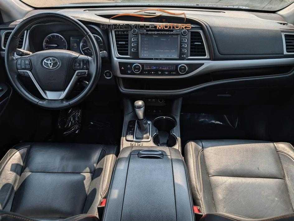 Toyota Highlander XLE V6 AWD (Natl) 2017