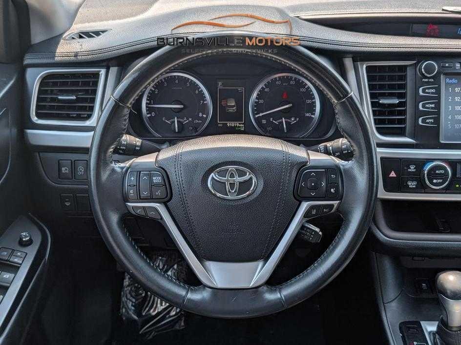 Toyota Highlander XLE V6 AWD (Natl) 2017