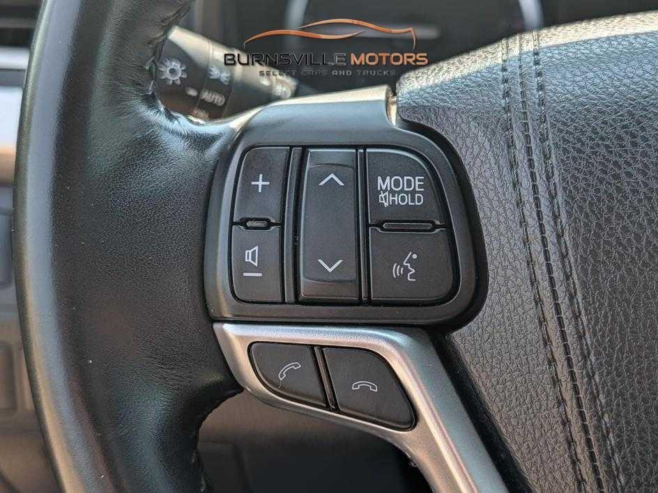 Toyota Highlander XLE V6 AWD (Natl) 2017