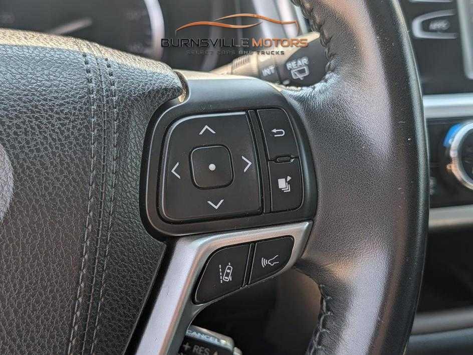 Toyota Highlander XLE V6 AWD (Natl) 2017