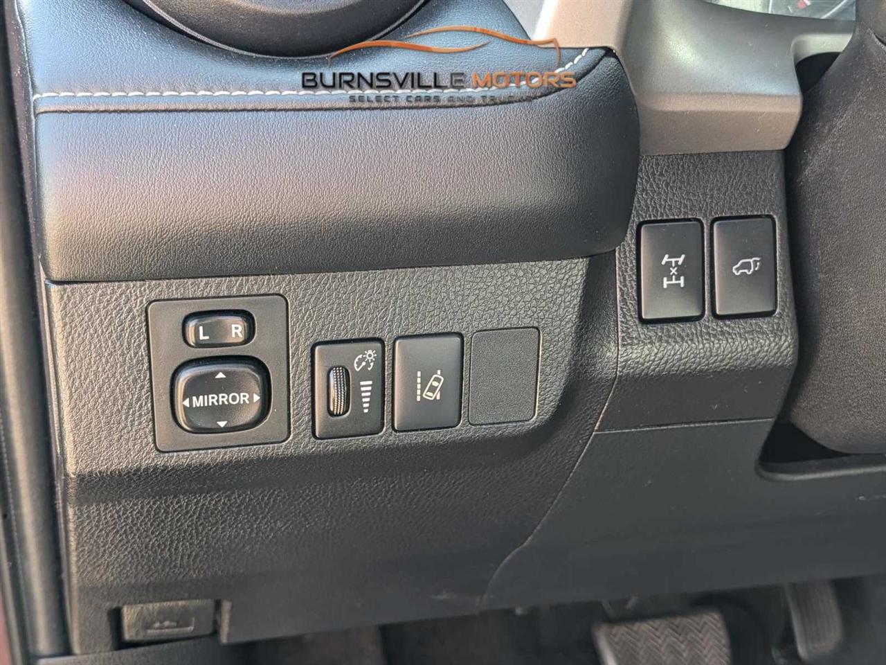Toyota RAV4 Limited AWD (Natl) 2017