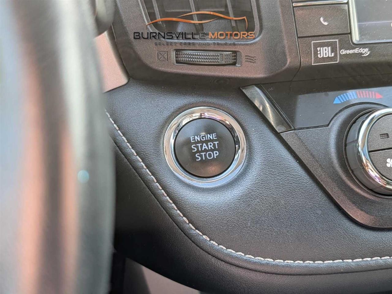 Toyota RAV4 Limited AWD (Natl) 2017