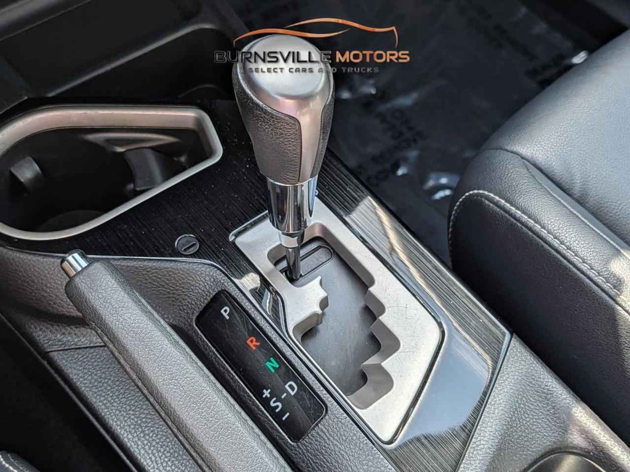 Toyota RAV4 Limited AWD (Natl) 2017