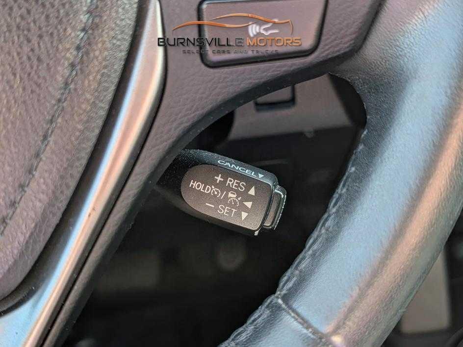 Toyota RAV4 Limited AWD (Natl) 2017