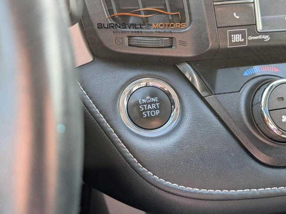 Toyota RAV4 Limited AWD (Natl) 2017