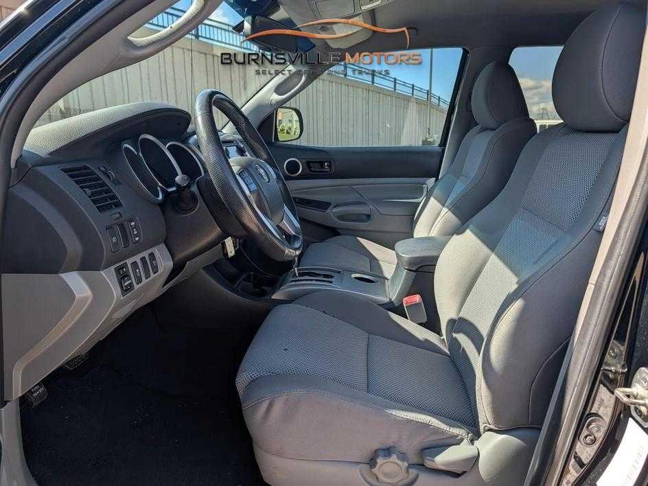 Toyota Tacoma 4WD Double Cab V6 MT (Natl) 2013