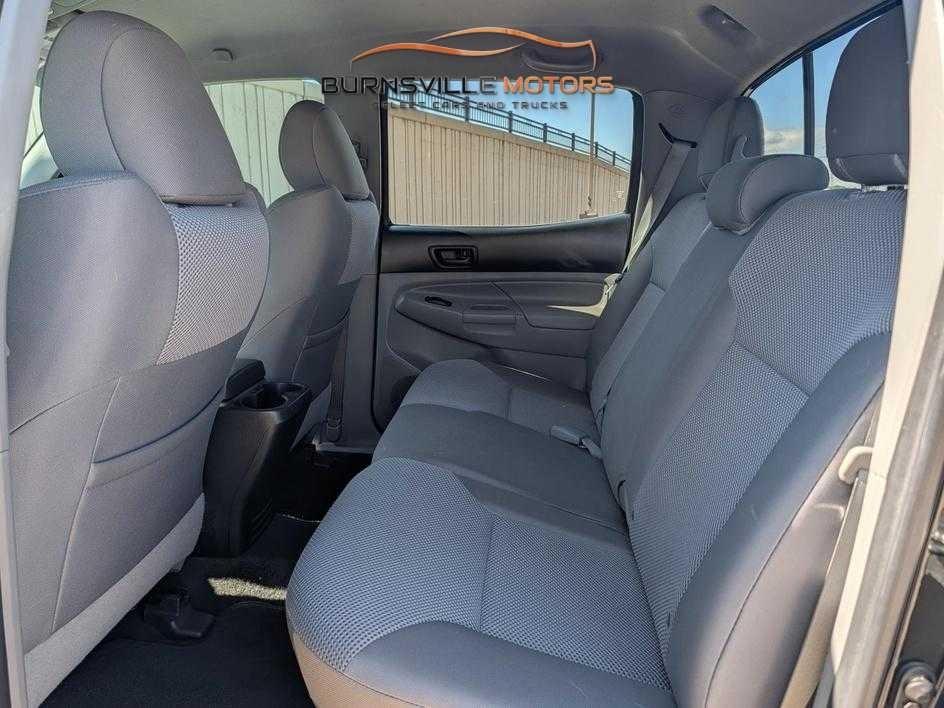 Toyota Tacoma 4WD Double Cab V6 MT (Natl) 2013