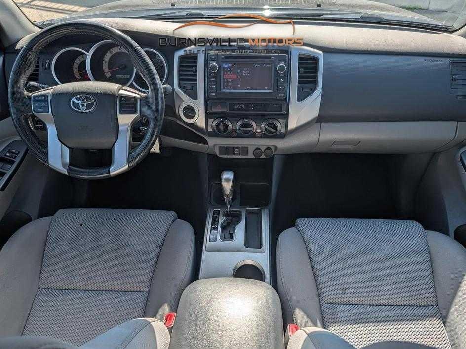 Toyota Tacoma 4WD Double Cab V6 MT (Natl) 2013