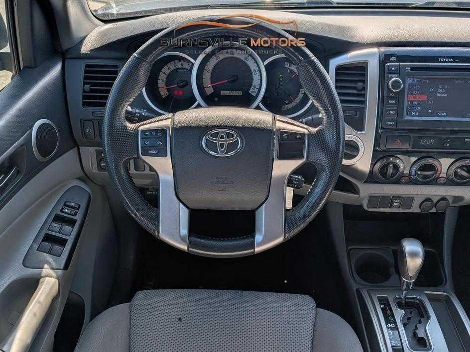 Toyota Tacoma 4WD Double Cab V6 MT (Natl) 2013